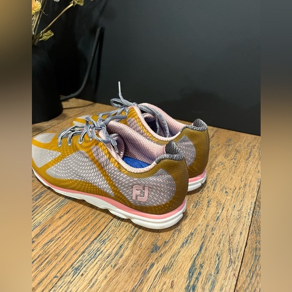 🏌️ FootJoy Golf Shoes — Women’s Size 9 | Lightweight & Sporty - Picture 4 of 7